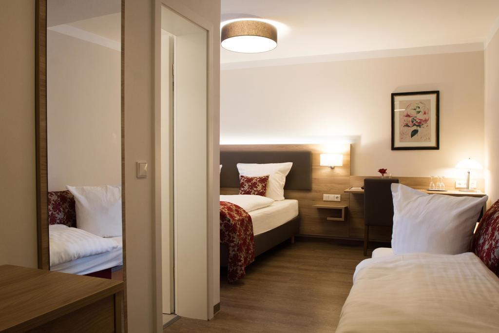 Hotel Loehr Baden-Baden Room photo