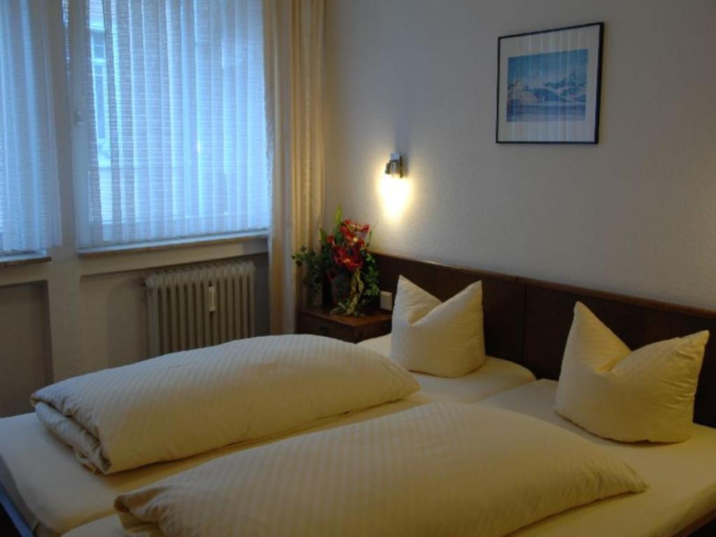 Hotel Loehr Baden-Baden Room photo